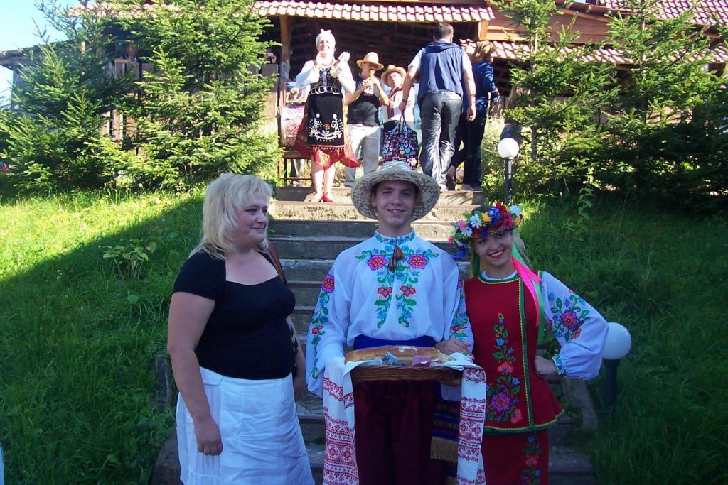 Отель Бойкивский Двир Yasenitsa Zamkova Экстерьер фото
