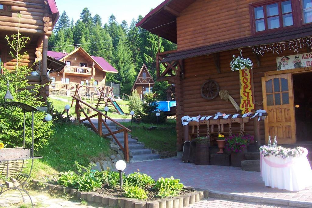 Отель Бойкивский Двир Yasenitsa Zamkova Экстерьер фото